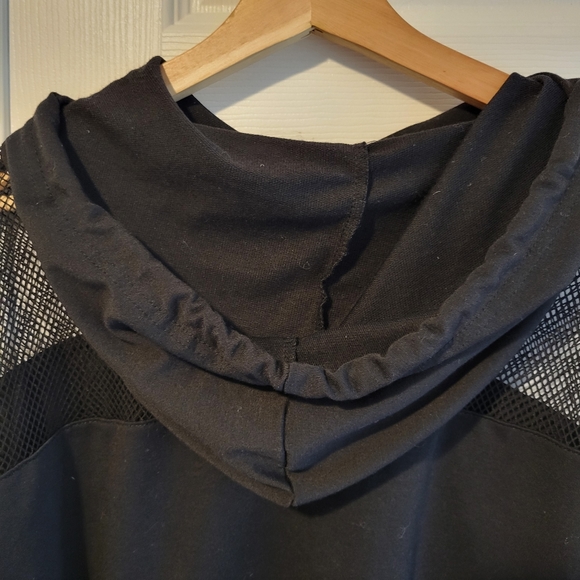 Babe Cropped black mesh top, size small. - Picture 6 of 7